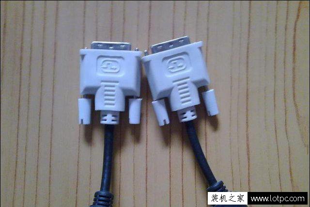 電腦一拖二教程:一臺主機兩個顯示器看電影玩游戲互相不沖突