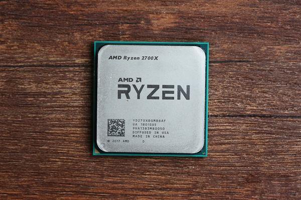 AMD銳龍Ryzen7 2700X盒裝自帶CPU散熱器嗎？自帶散熱器夠用嗎？