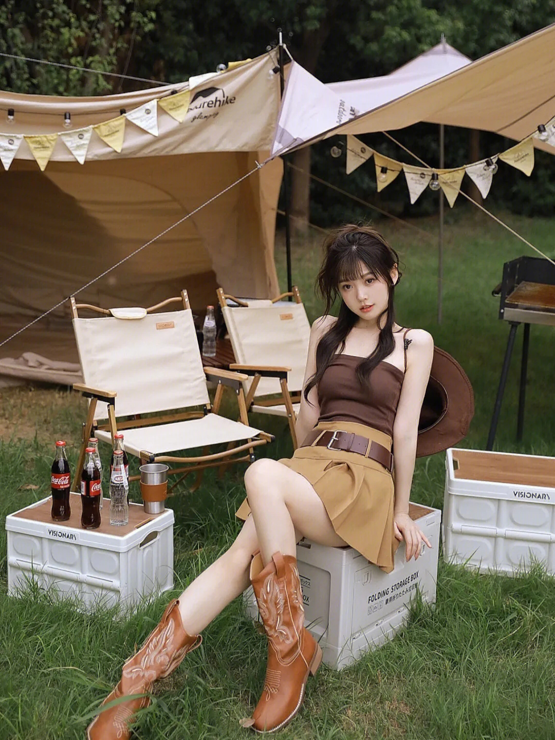 遲日江山麗，春風花草香